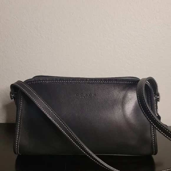 Coach Rare vintage made in USA crossbody bag. - Picture 2 of 16